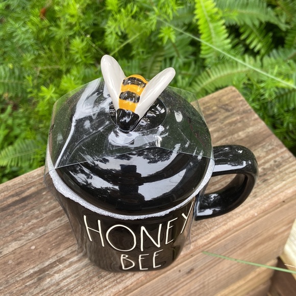 New Rae Dunn HONEY BEE Mug with 🐝 Hive Toper - Picture 2 of 2